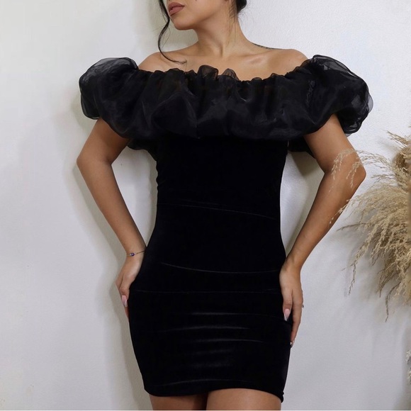 Zara VOLUMINOUS VELVET BLACK MINI DRESS - Picture 10 of 13